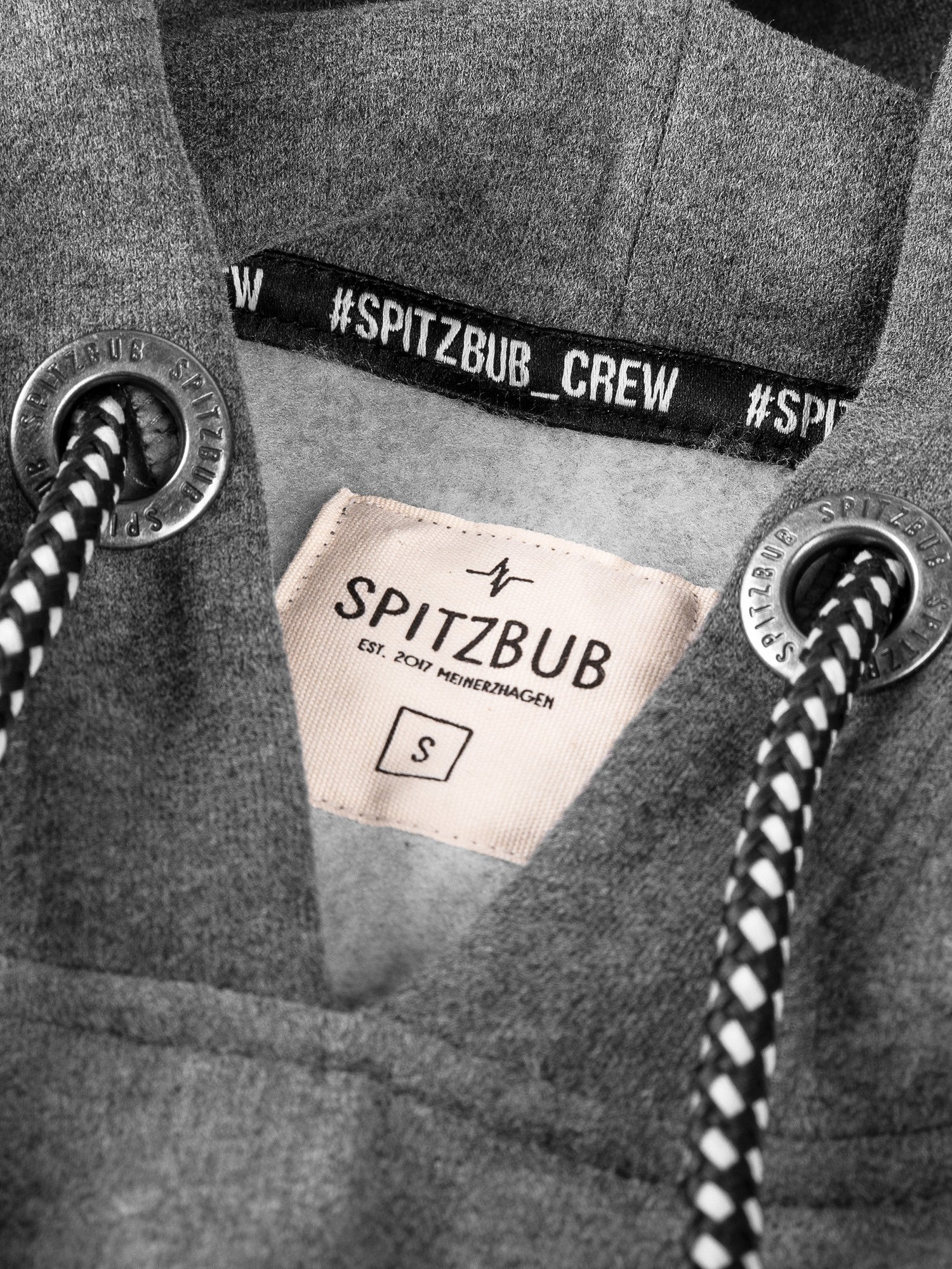 Hoodie Kasper in Grau, Detailaufnahme Verarbeitung, Kordel oder Naht