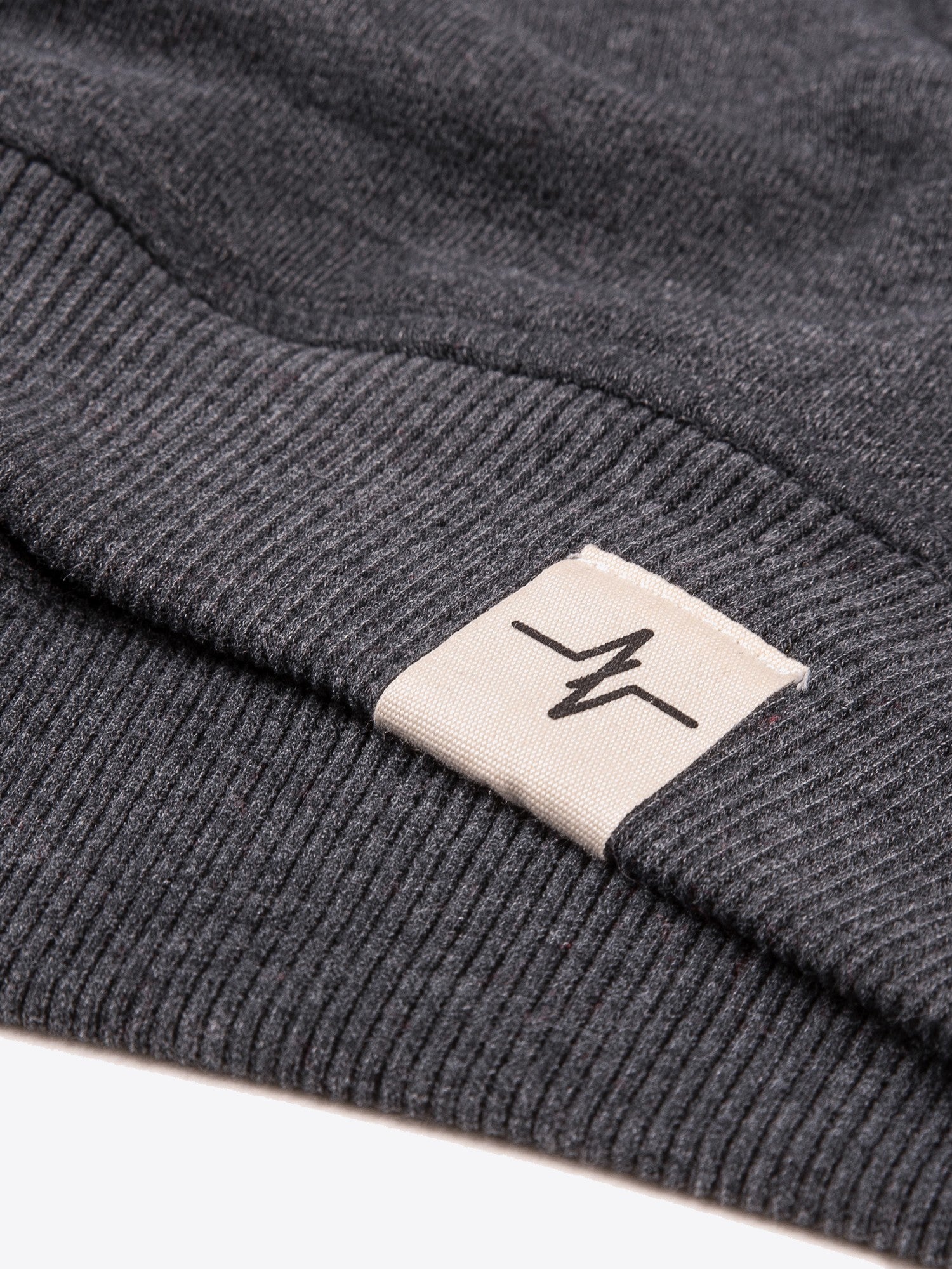 Hoodie Emil in Dunkelgrau, Detailaufnahme Verarbeitung, Kordel oder Naht