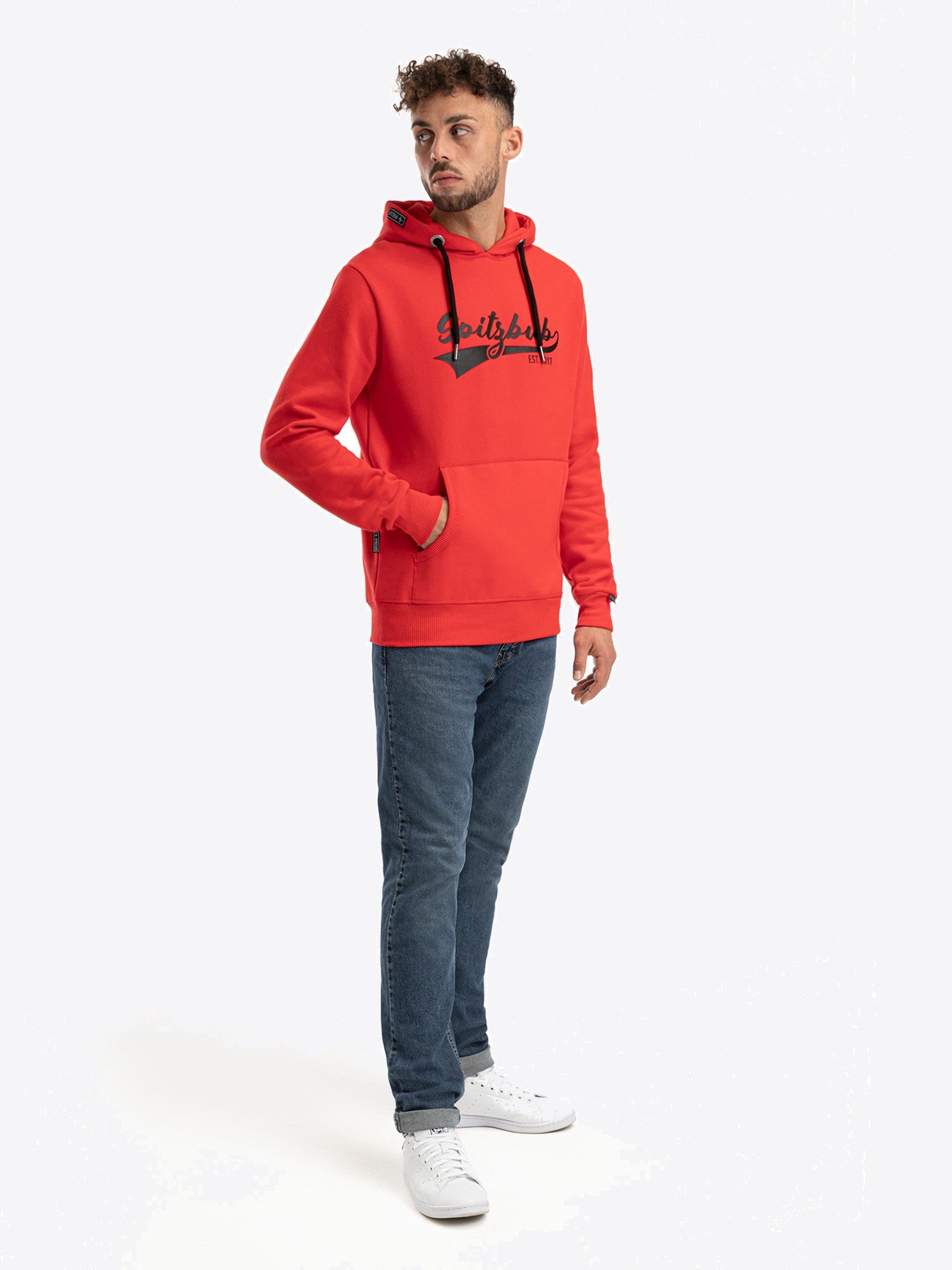 Hoodie Anton in Rot, Detailaufnahme Verarbeitung, Kordel oder Naht