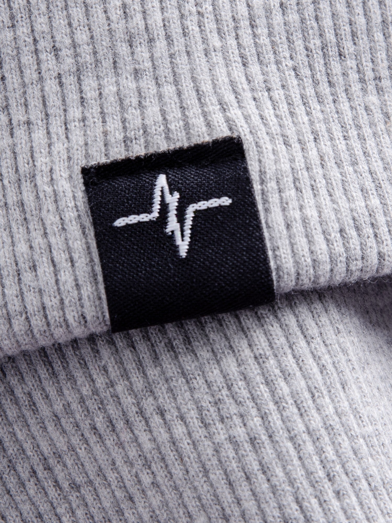 Sweatjacke Peter in grauschwarzer Farbe, Detailaufnahme Verarbeitung, Kordel oder Naht