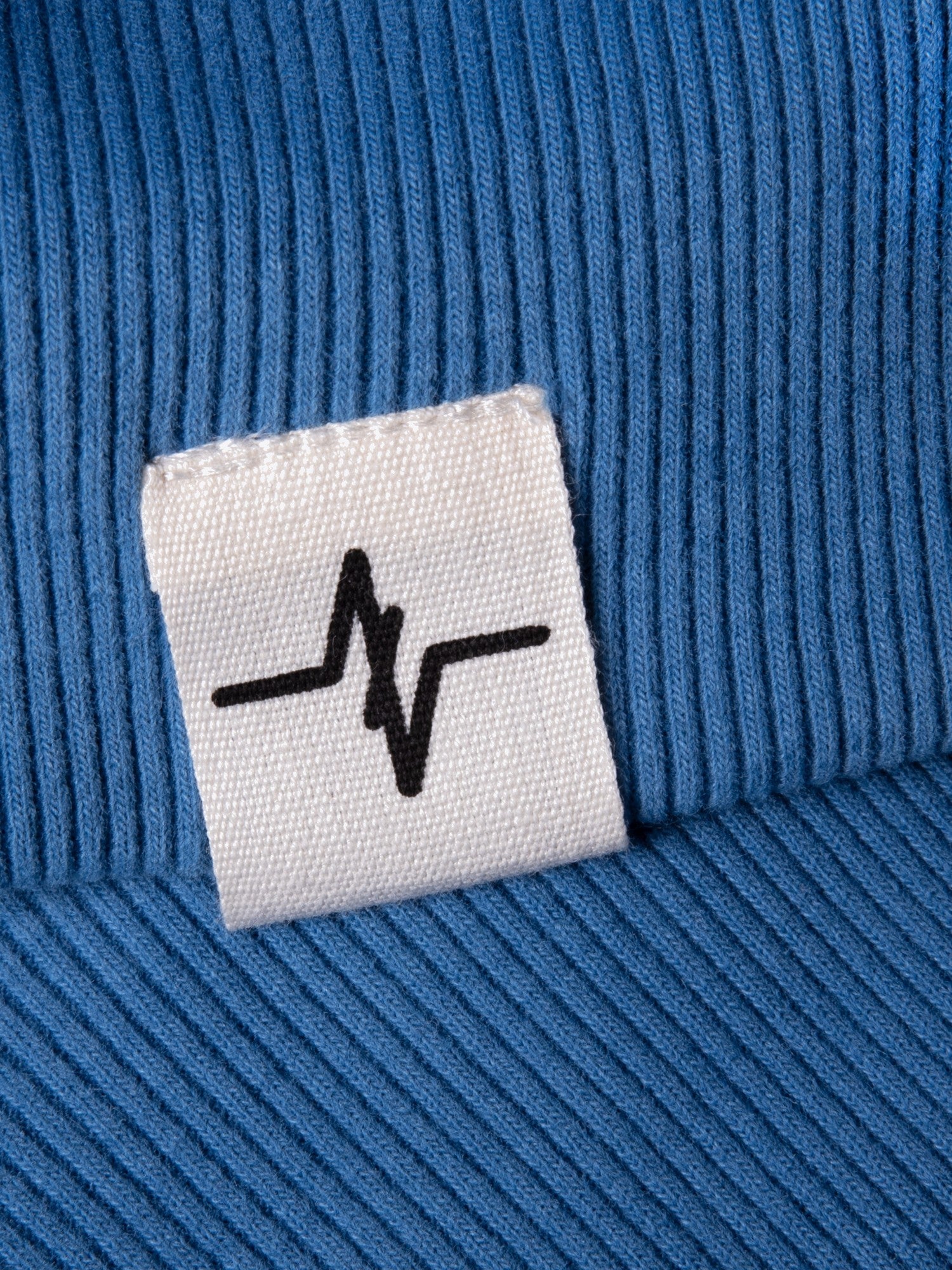 Sweatjacke Klaus in Blau, Detailaufnahme Verarbeitung, Kordel oder Naht