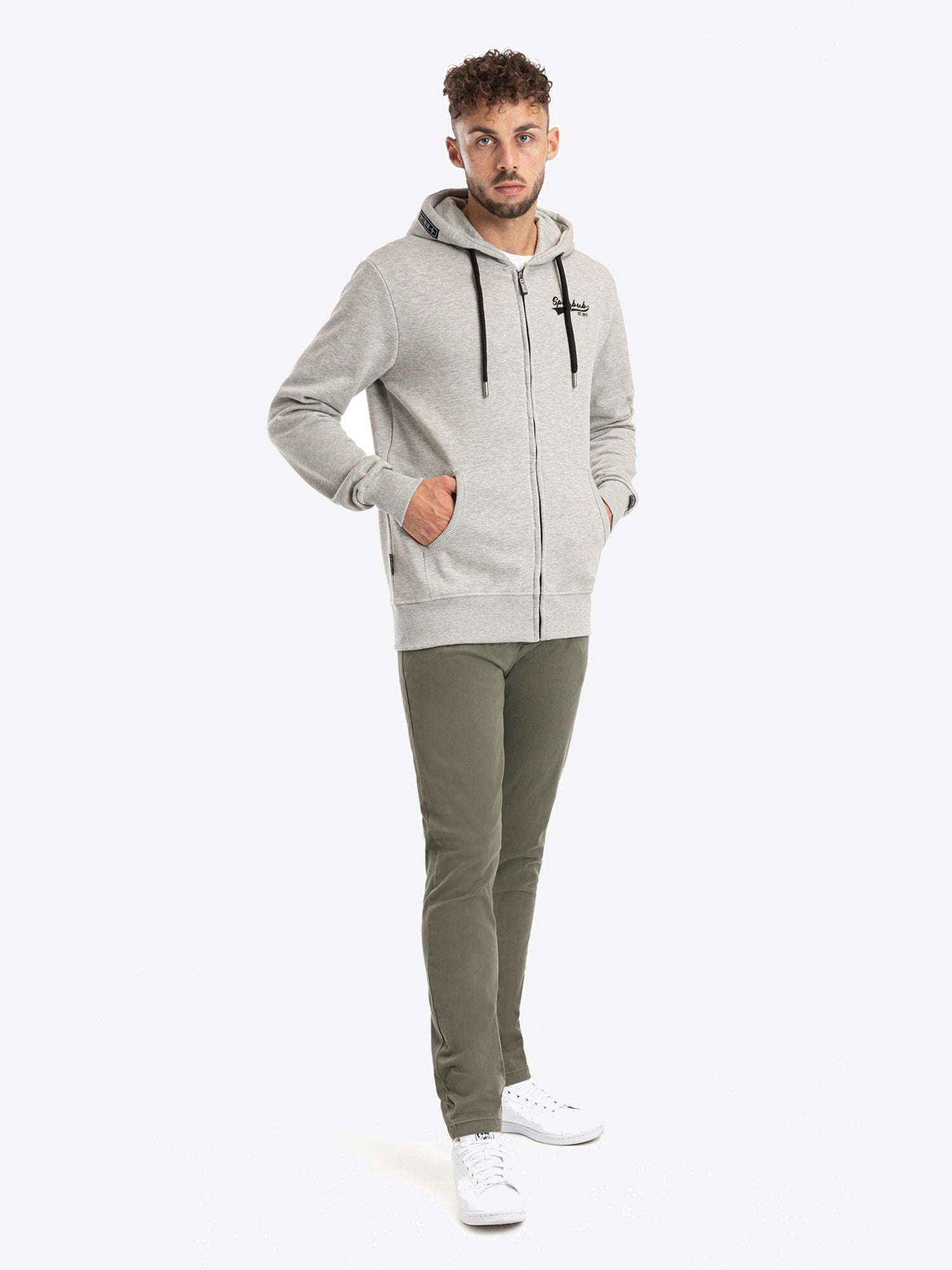 Sweatjacke Kai in Grau, Detailaufnahme Verarbeitung, Kordel oder Naht