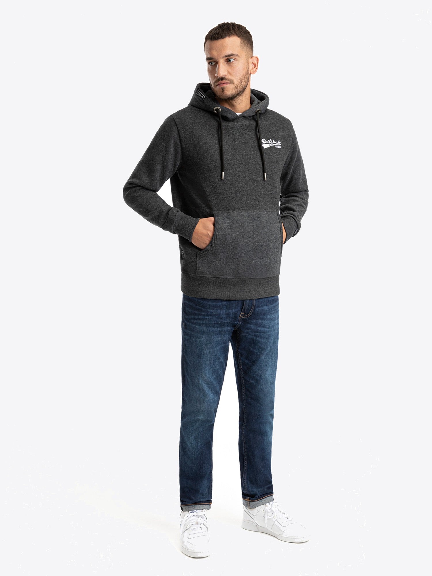 Hoodie Thorben in Grau, Detailaufnahme Verarbeitung, Kordel oder Naht