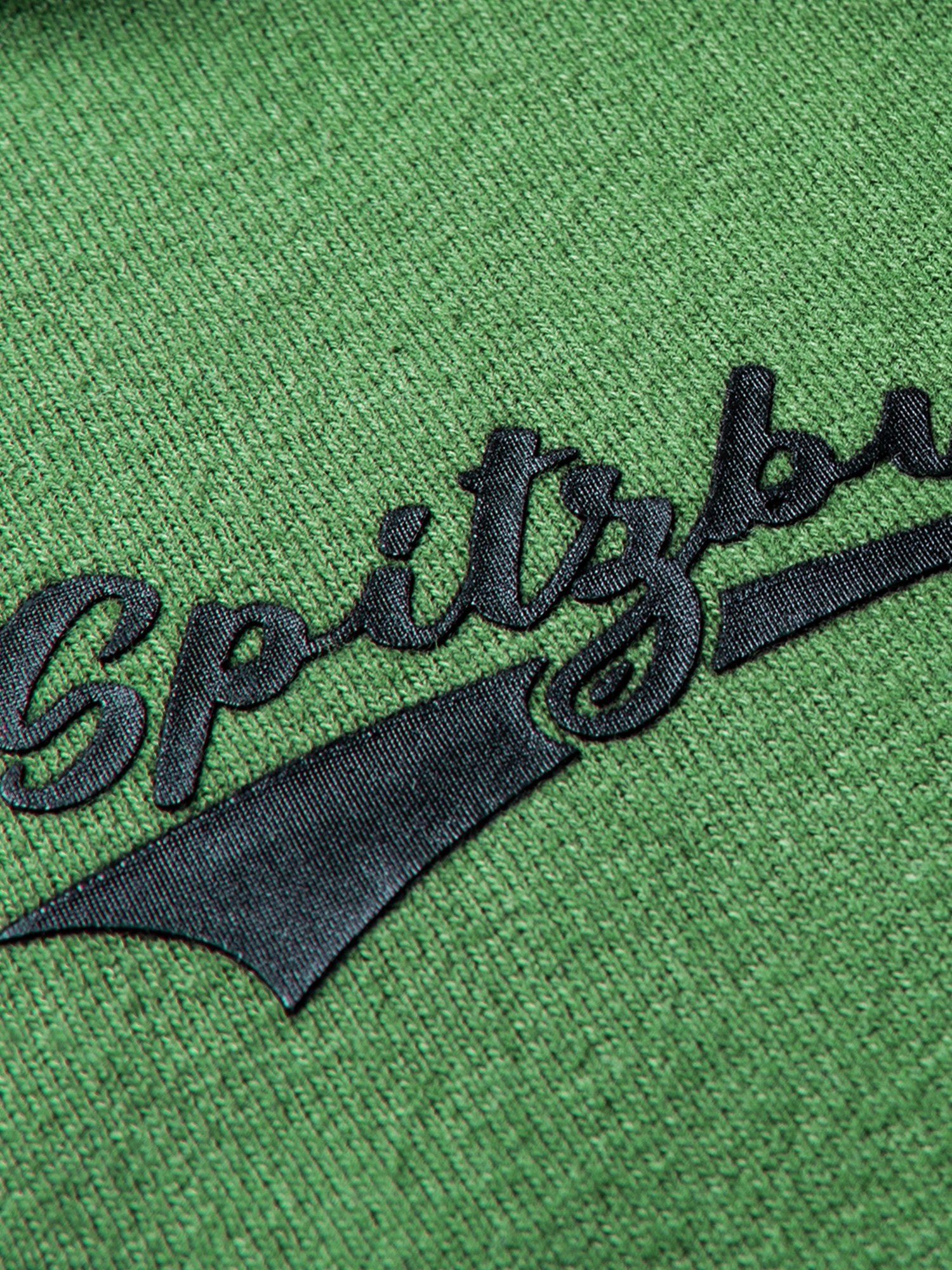 Sweatjacke Norman in Grünton, weitere Lifestyle-Ansicht des Models