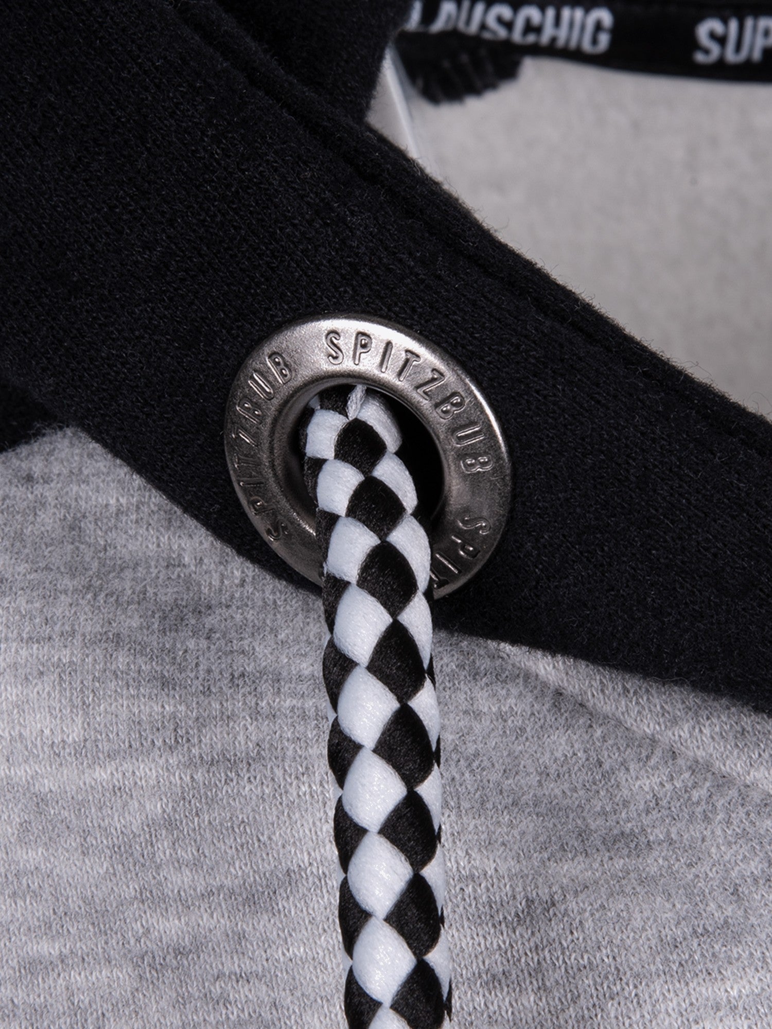 Sweatjacke Lucas in Grau-Schwarz, Detailaufnahme Verarbeitung, Kordel oder Naht