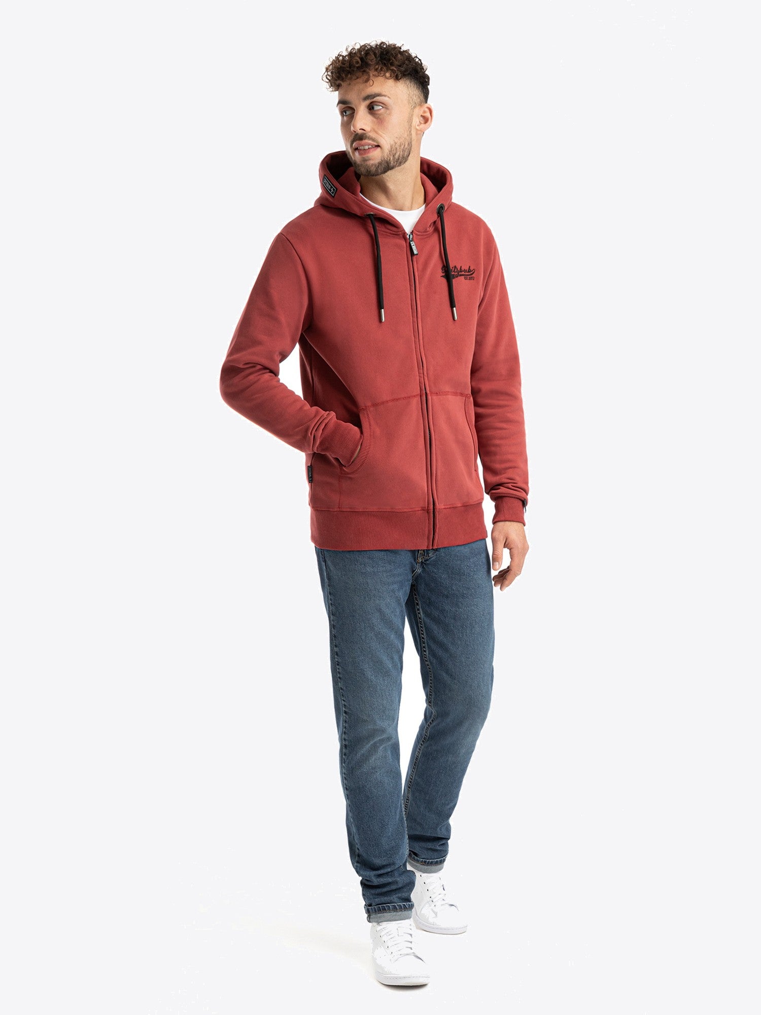 Sweatjacke Marvin in Rotton, weitere Lifestyle-Ansicht des Models