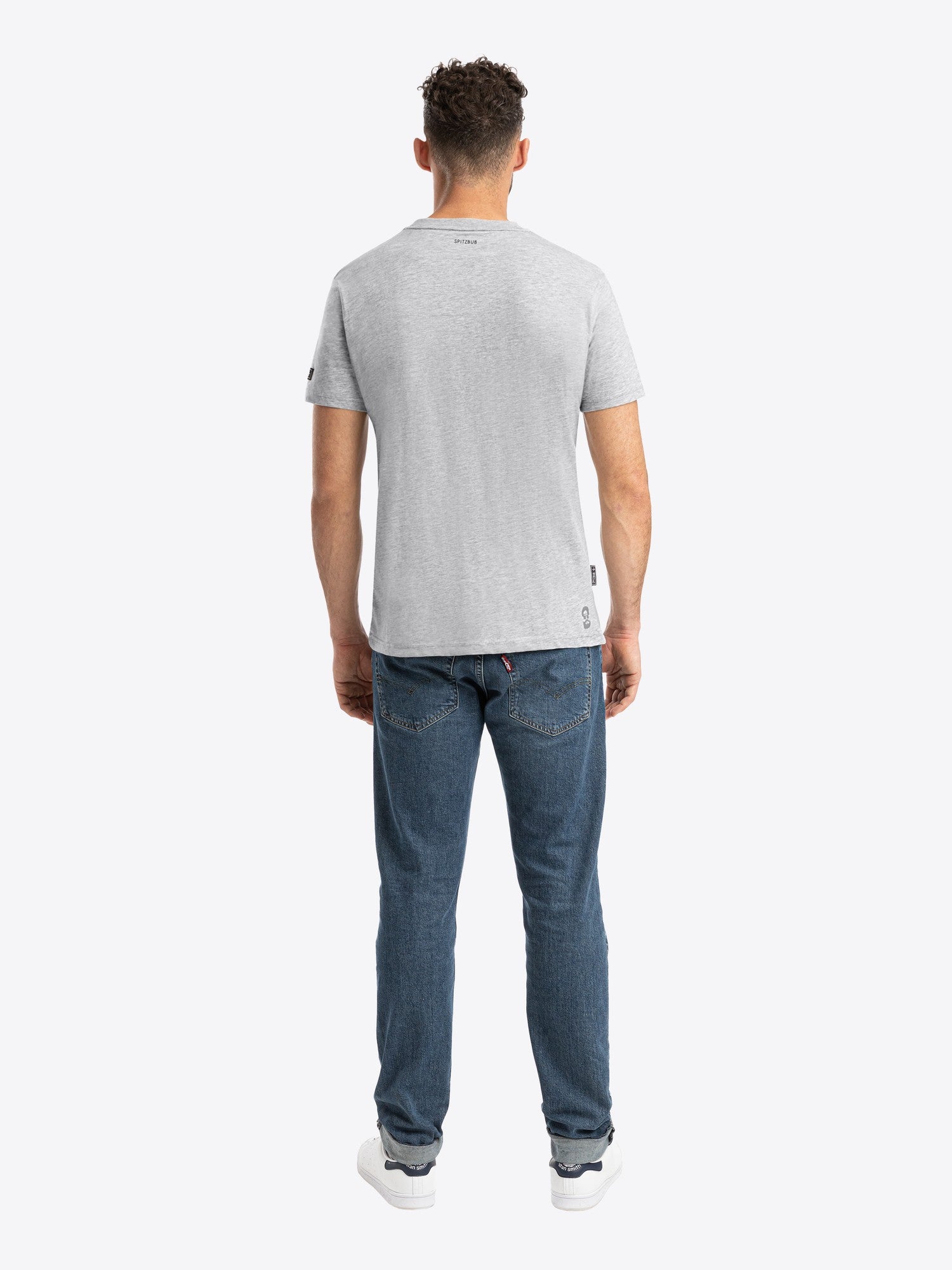 Shirt Julius in Grau, weitere Lifestyle-Ansicht des Models
