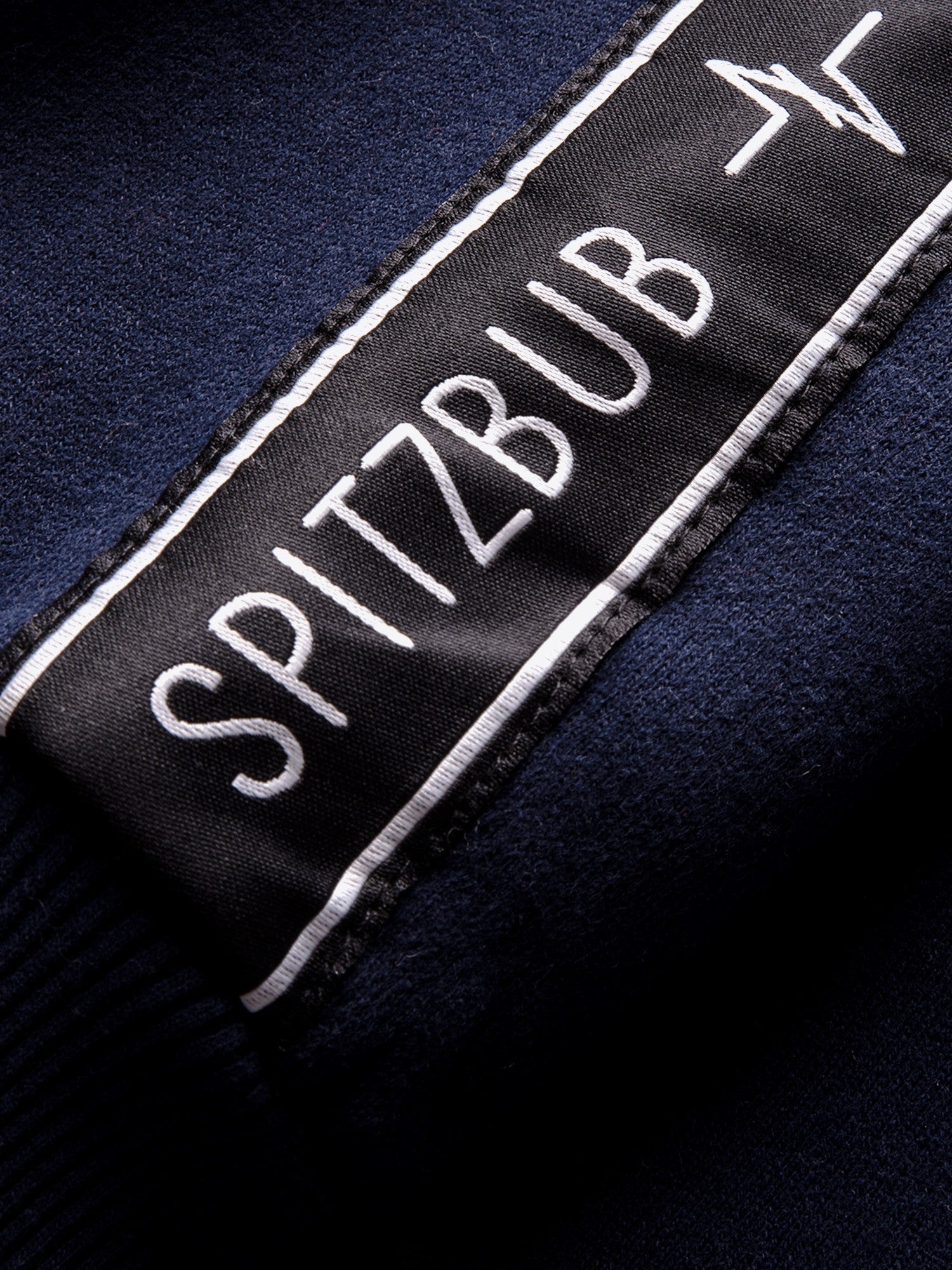 Sweatshirt Wolfgang in Dunkelblau, Detailaufnahme Verarbeitung, Kordel oder Naht