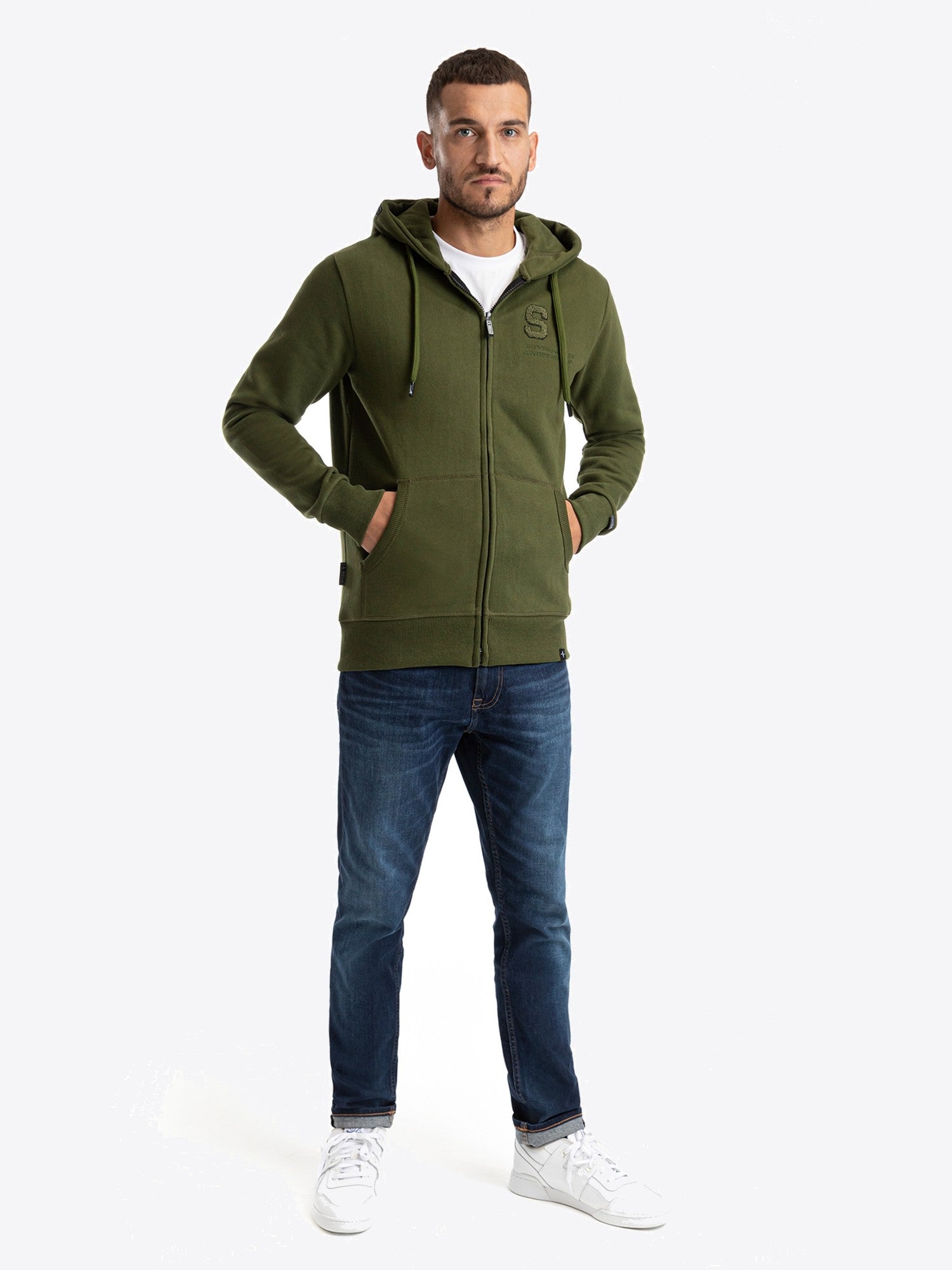 Sweatjacke Dominik in Grün, Detailaufnahme Verarbeitung, Kordel oder Naht