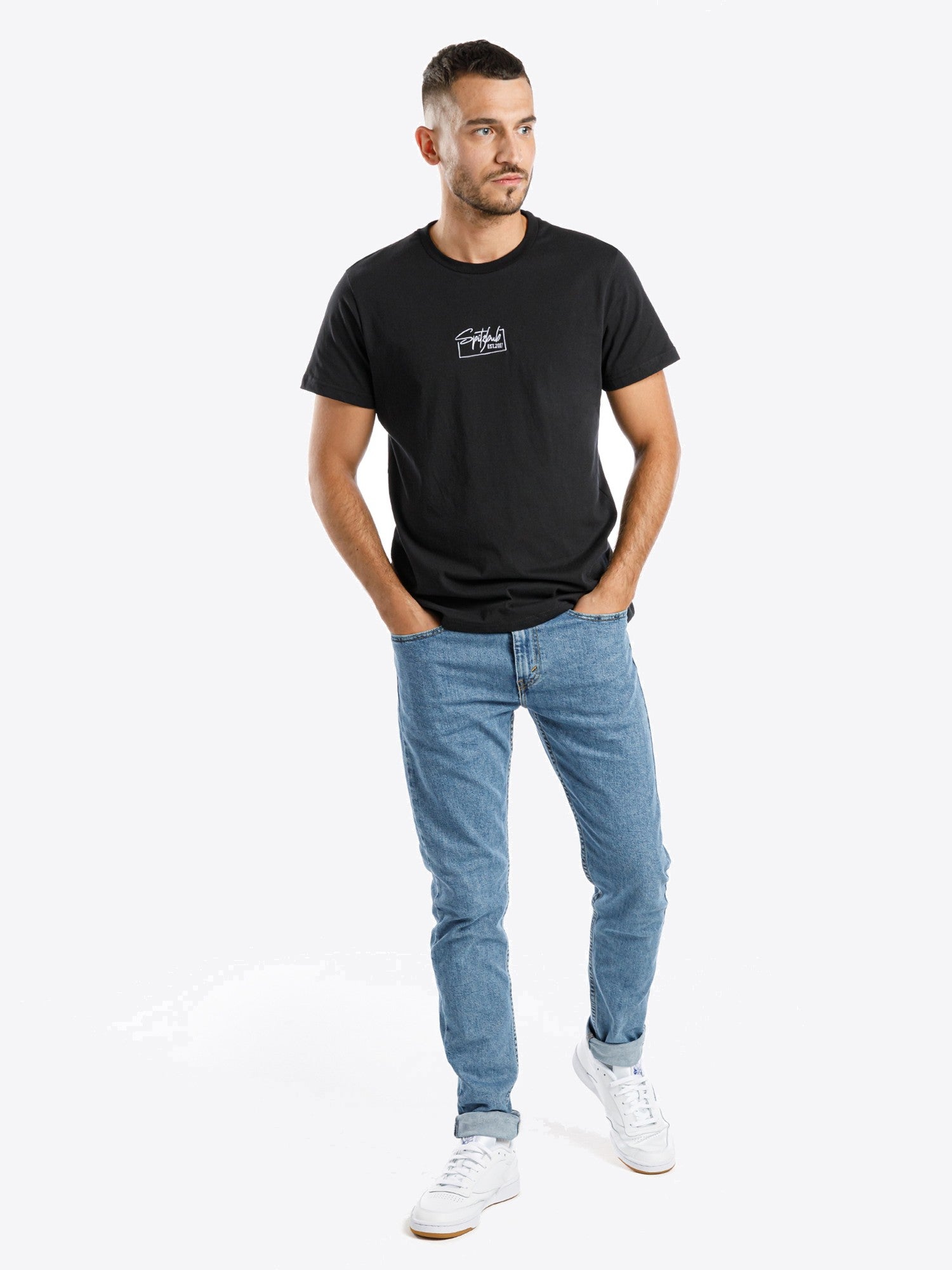 Shirt Adrian in Schwarz, Detailaufnahme Verarbeitung, Kordel oder Naht
