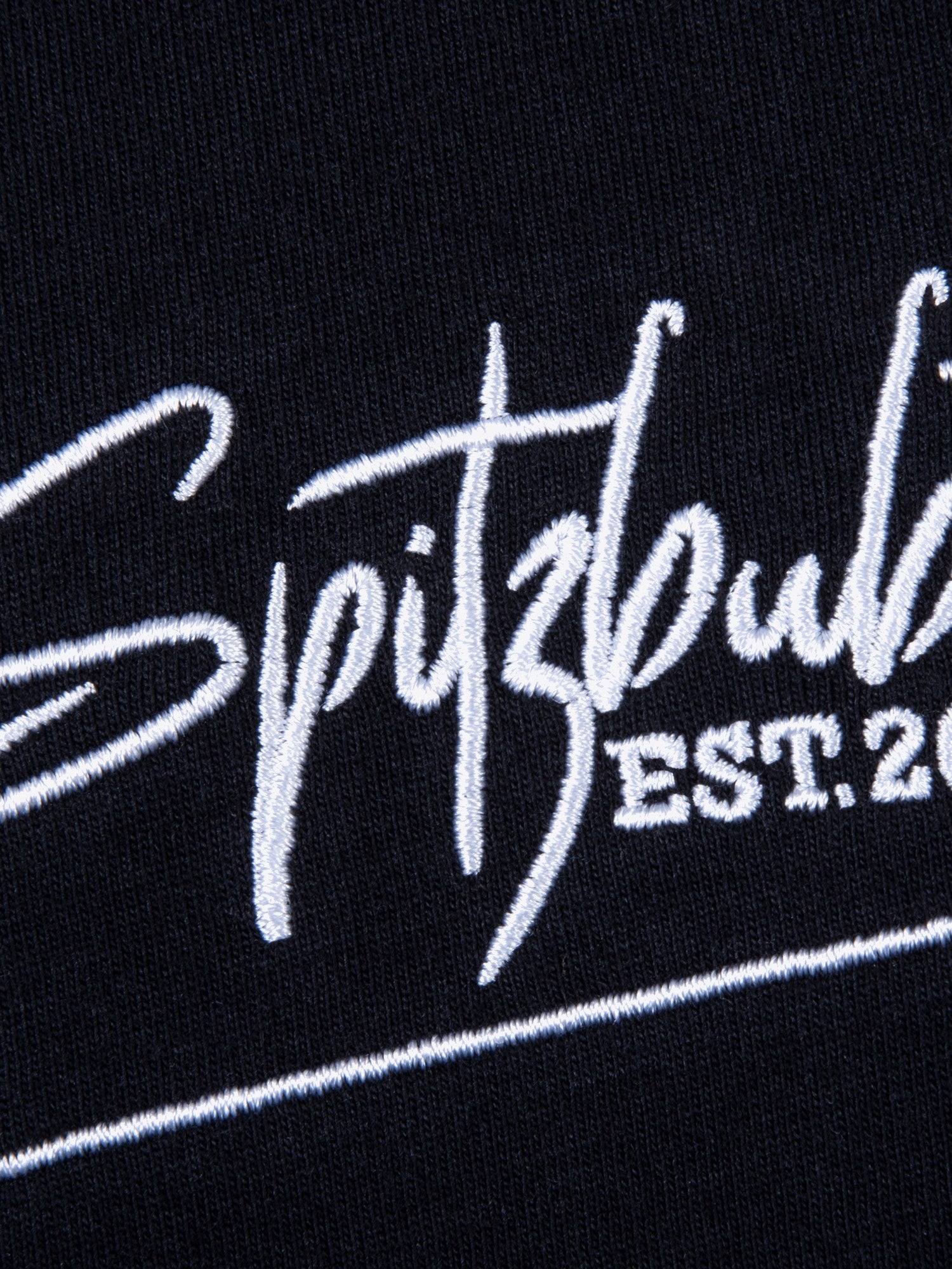 Shirt Adrian in Schwarz, Detailaufnahme Verarbeitung, Kordel oder Naht