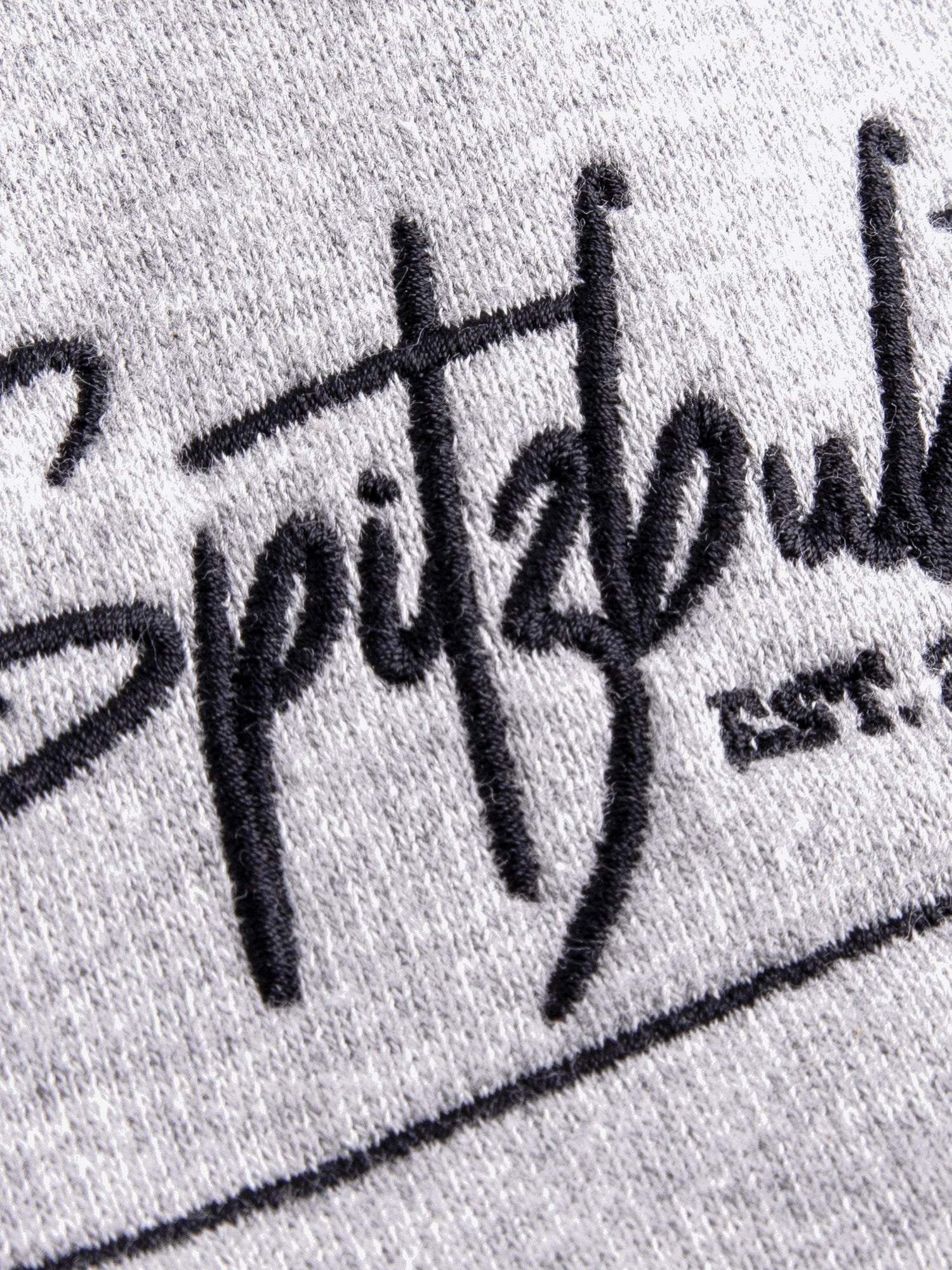 Sweatjacke Valentin in Grau, Detailaufnahme Verarbeitung, Kordel oder Naht