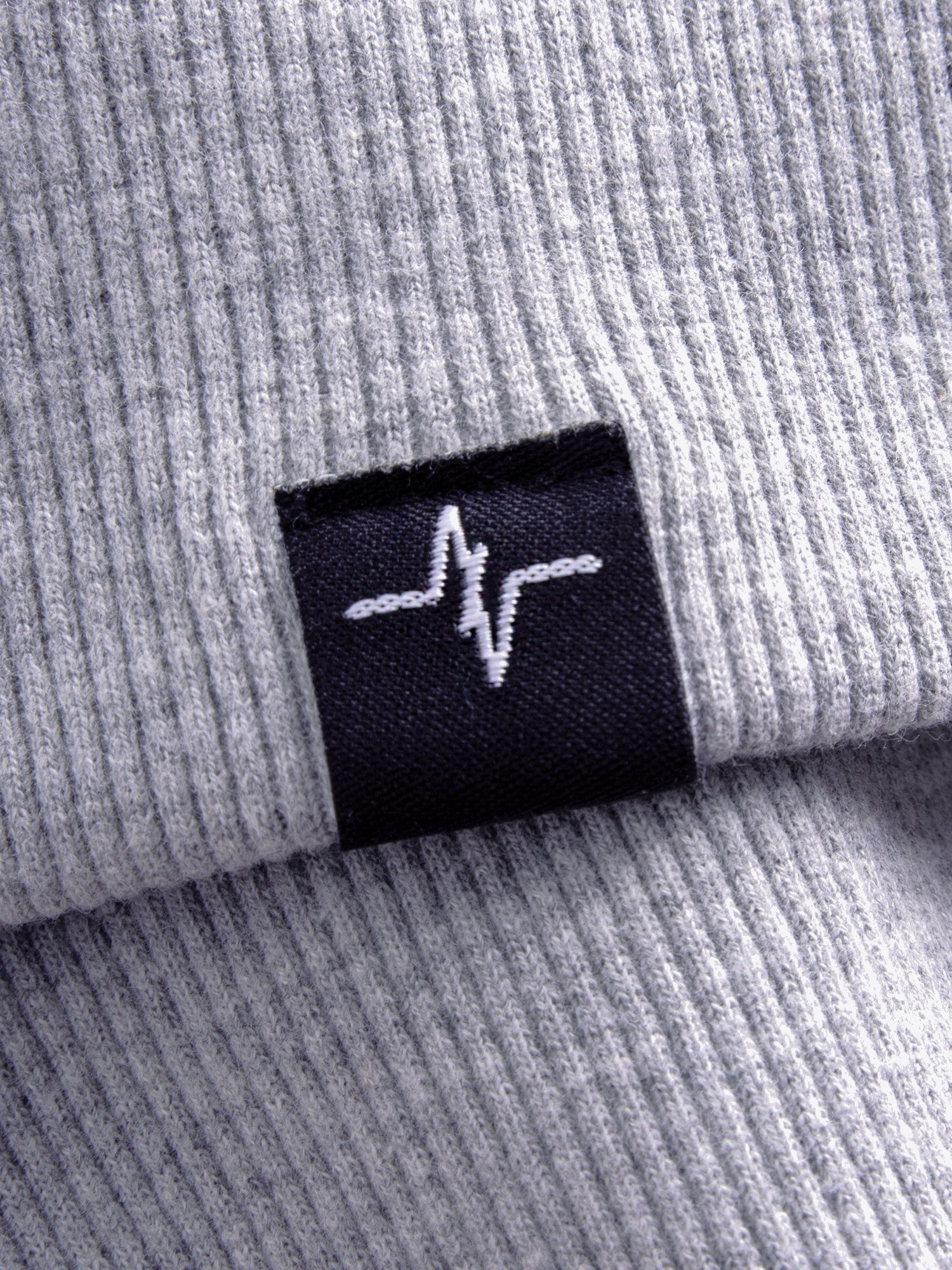 Sweatjacke Valentin in Grau, Detailaufnahme Verarbeitung, Kordel oder Naht