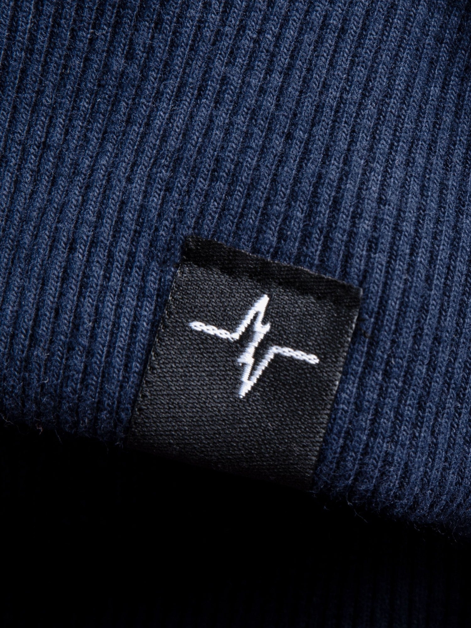 Hoodie Mika in Blau, Detailaufnahme Verarbeitung, Kordel oder Naht