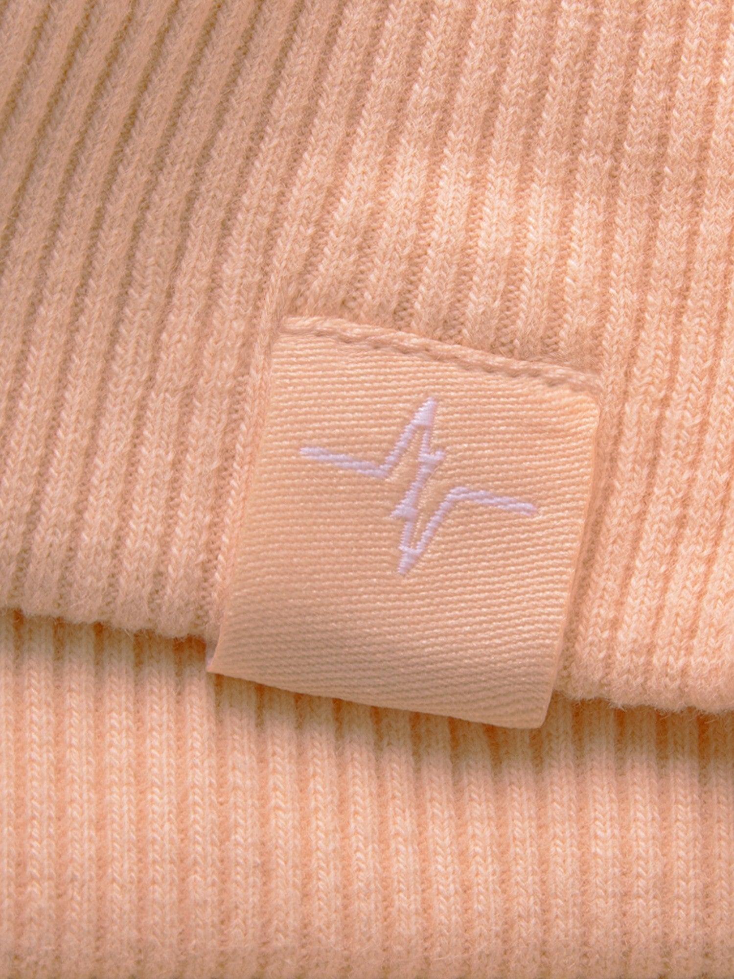 Hoodie Loui in Peach, Detailaufnahme Verarbeitung, Kordel oder Naht