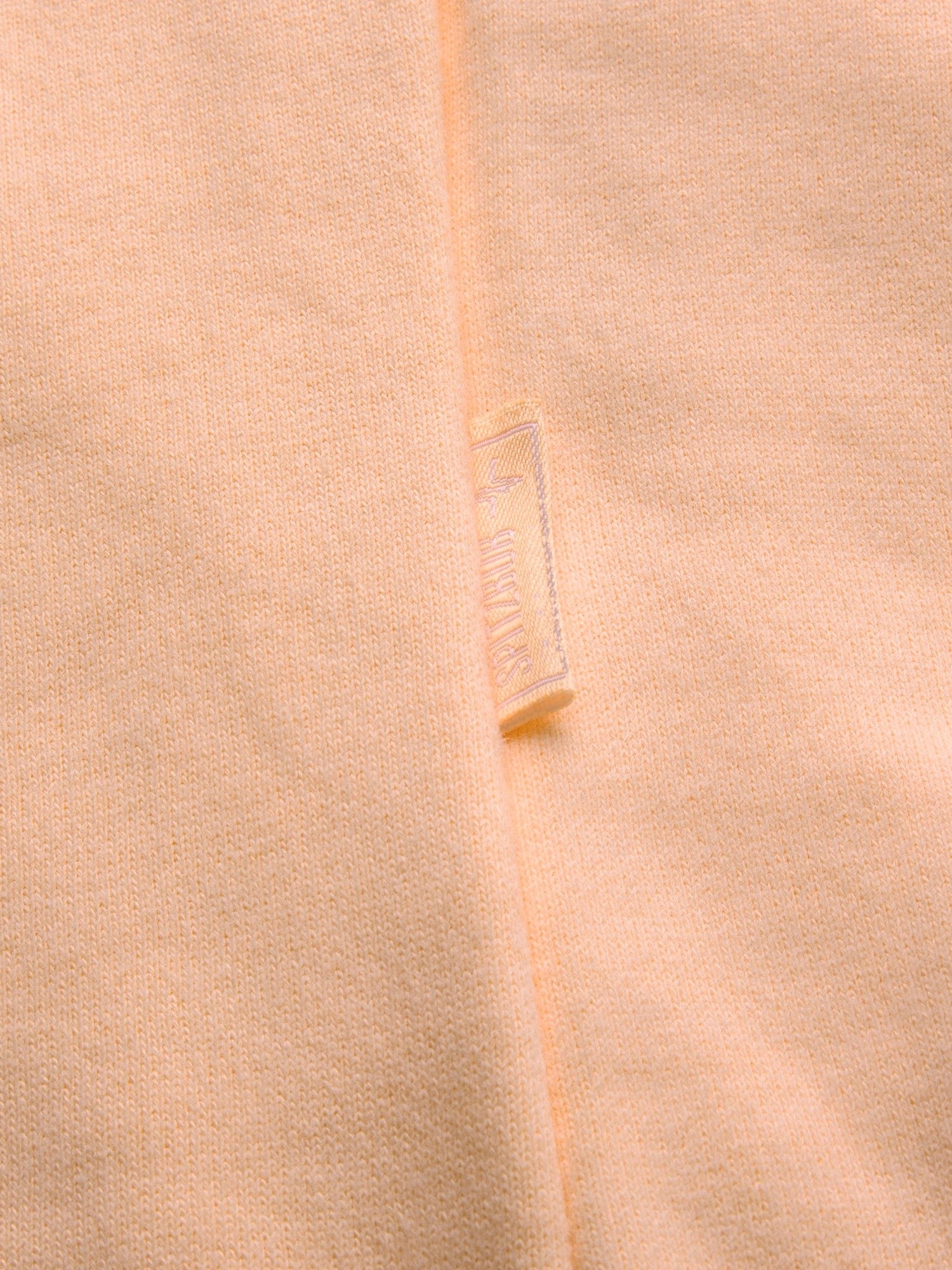 Hoodie Loui in Peach, Detailaufnahme Verarbeitung, Kordel oder Naht