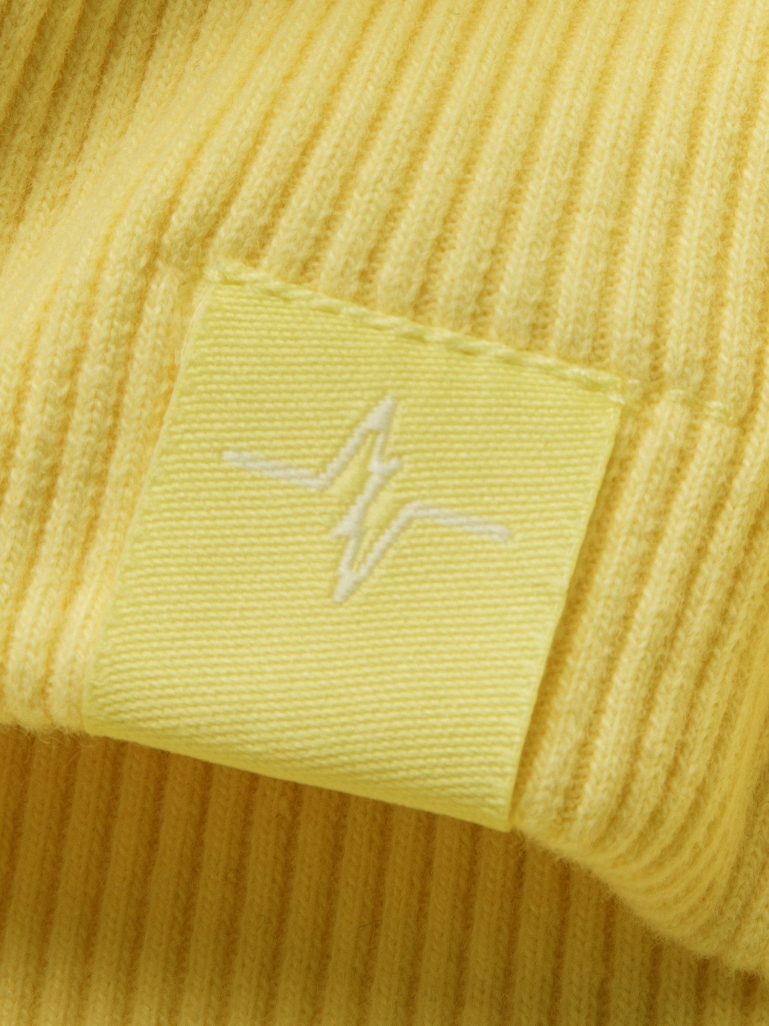 Hoodie Matheo in Gelb, Detailaufnahme Verarbeitung, Kordel oder Naht