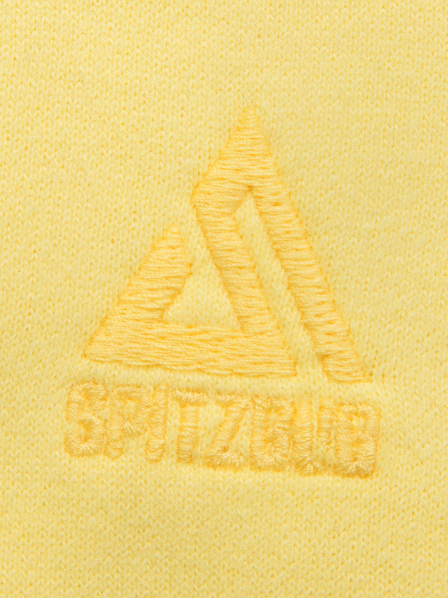Hoodie Matheo in Gelb, Detailaufnahme Verarbeitung, Kordel oder Naht