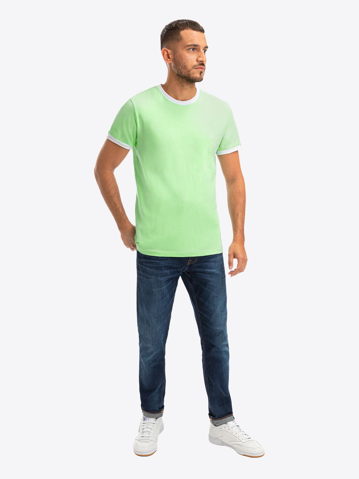 Shirt Detlef in Neongrün, weitere Lifestyle-Ansicht des Models