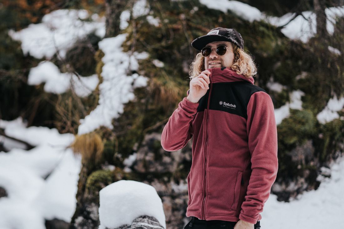Outdoorfleecejacke mit Kapuze "Wolf" Outdoorfleecejacke mit Kapuze "Wolf"